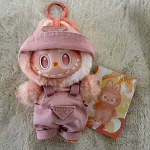 Labubu- Big Into Energy- Happiness
*Comes with plush, outfit and card*